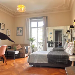 carlas-residences.hotels-rhonealpes.com/